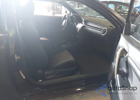 2011 Scion Tc z USA, uszkodzony, nr VIN JTKJF5C78B3000945